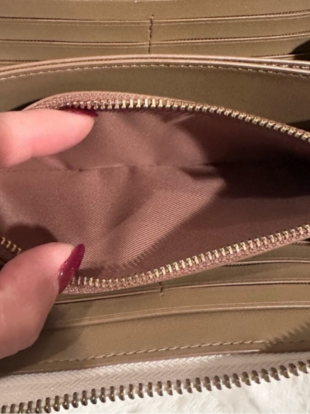 Coach beige horse and carriage Signature Convertible wallet with Gold 'C' - Picture 6 of 6